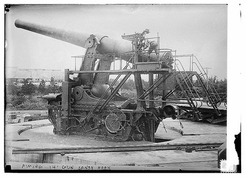 Aiming 14″ gun — Sandy Hook  (LOC)