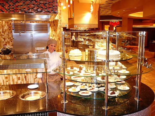 Counter rotating dessert case